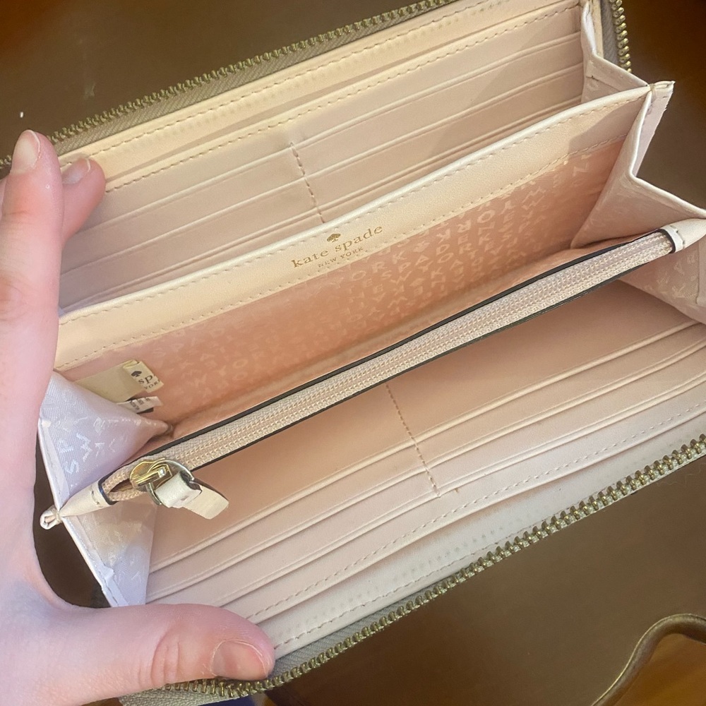 •Kate Spade• Patterned Neda Wallet - Picture 4 of 5